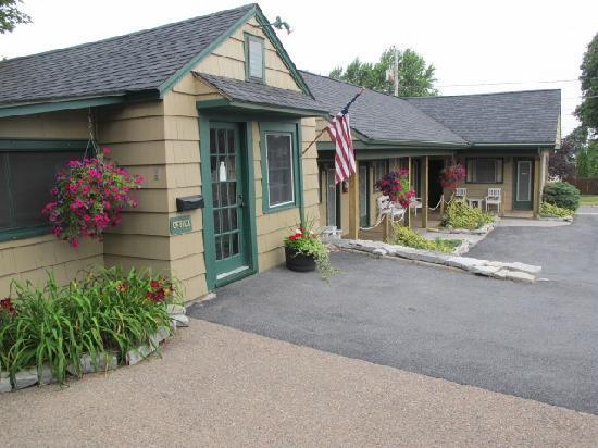 Wooden Boat Inn Clayton Exterior photo